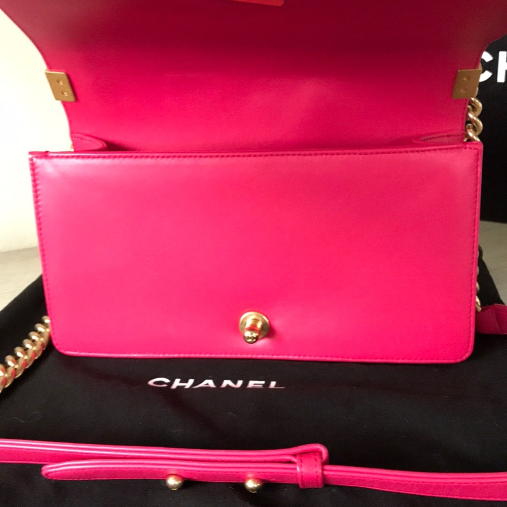 ❌ SOLD ❌ Chanel Fuchsia Lambskin Boy Bag with GHW - Picture 8 of 8